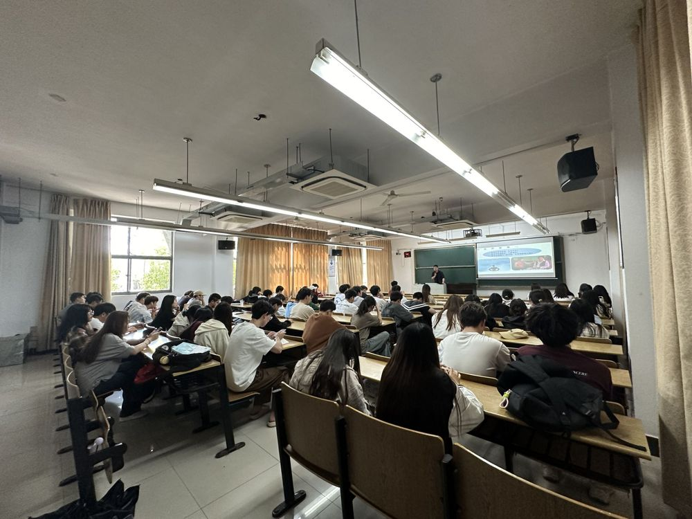 利来国际w66科技集团在南京邮电大学通达学院举办讲座